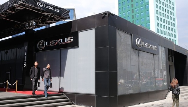 Lexus un Türkiye deki ilk showroomu açıldı