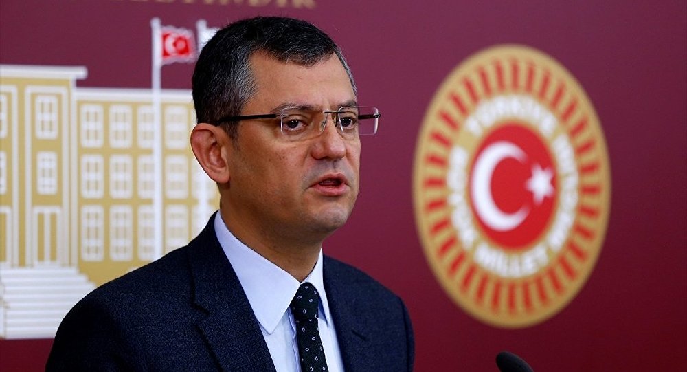 CHP Genel Başkanı Özel, Saadet Partisi Genel Başkanı Karamollaoğlu ile görüştü