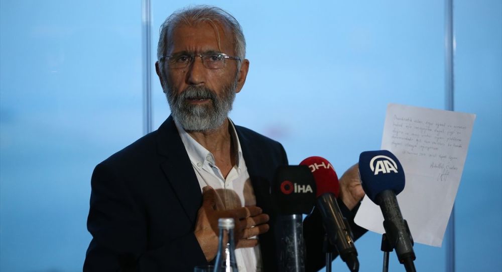 Öcalan’la görüşen akademisyen Özcan görevinden alındı