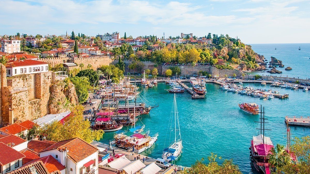 Bir Rus, Antalya’da 80 daire alıp otele çevirdi!