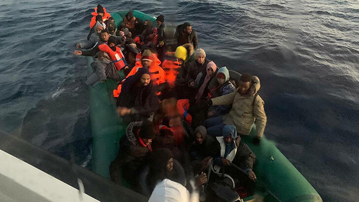Ölüme terk edilen 39 kaçak göçmen kurtarıldı