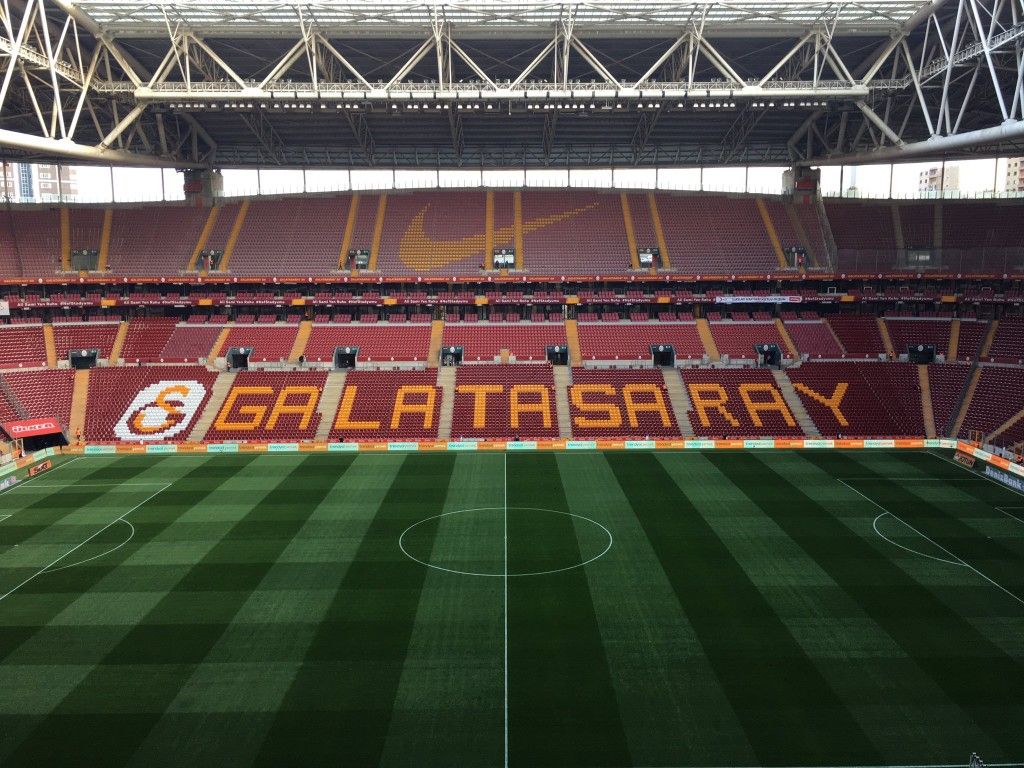 Galatasaray - Fenerbahçe derbisinin biletlerine yoğun ilgi var