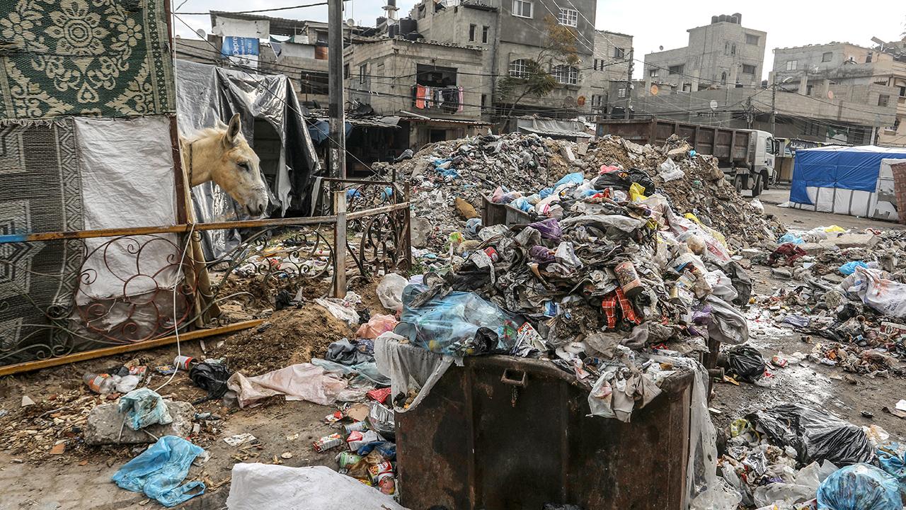 Gazze de 270 bin ton katı atık birikti