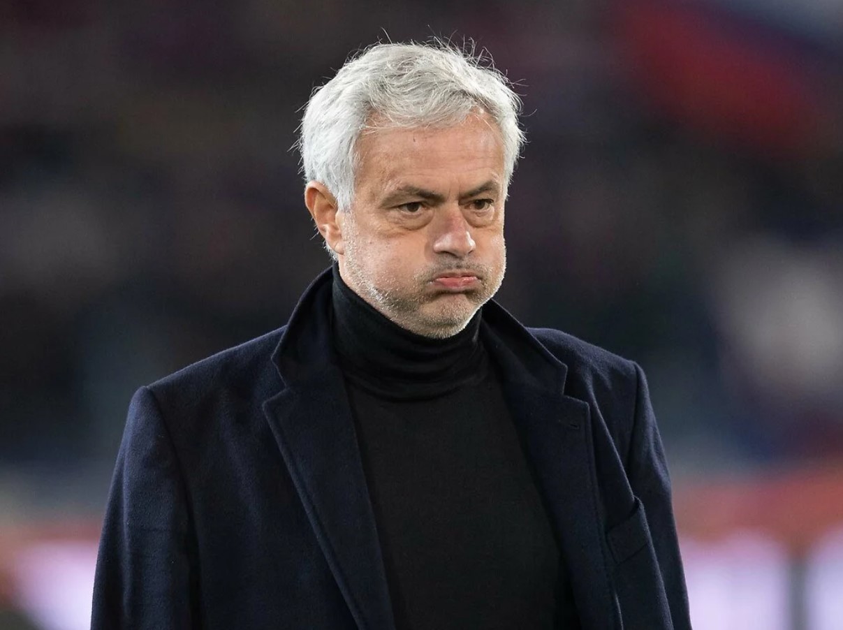 Flaş haber: Roma, Jose Mourinho ile yolları ayırdı