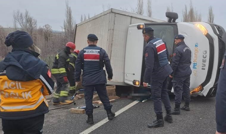 Konya da PTT Kargo ya ait araç devrildi: 1 ölü