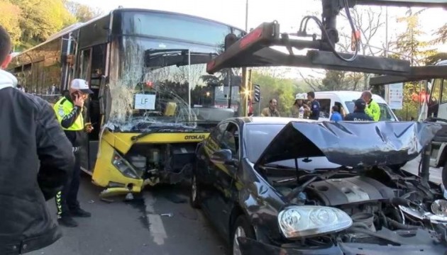 İETT otobüsü 15 araca çarptı