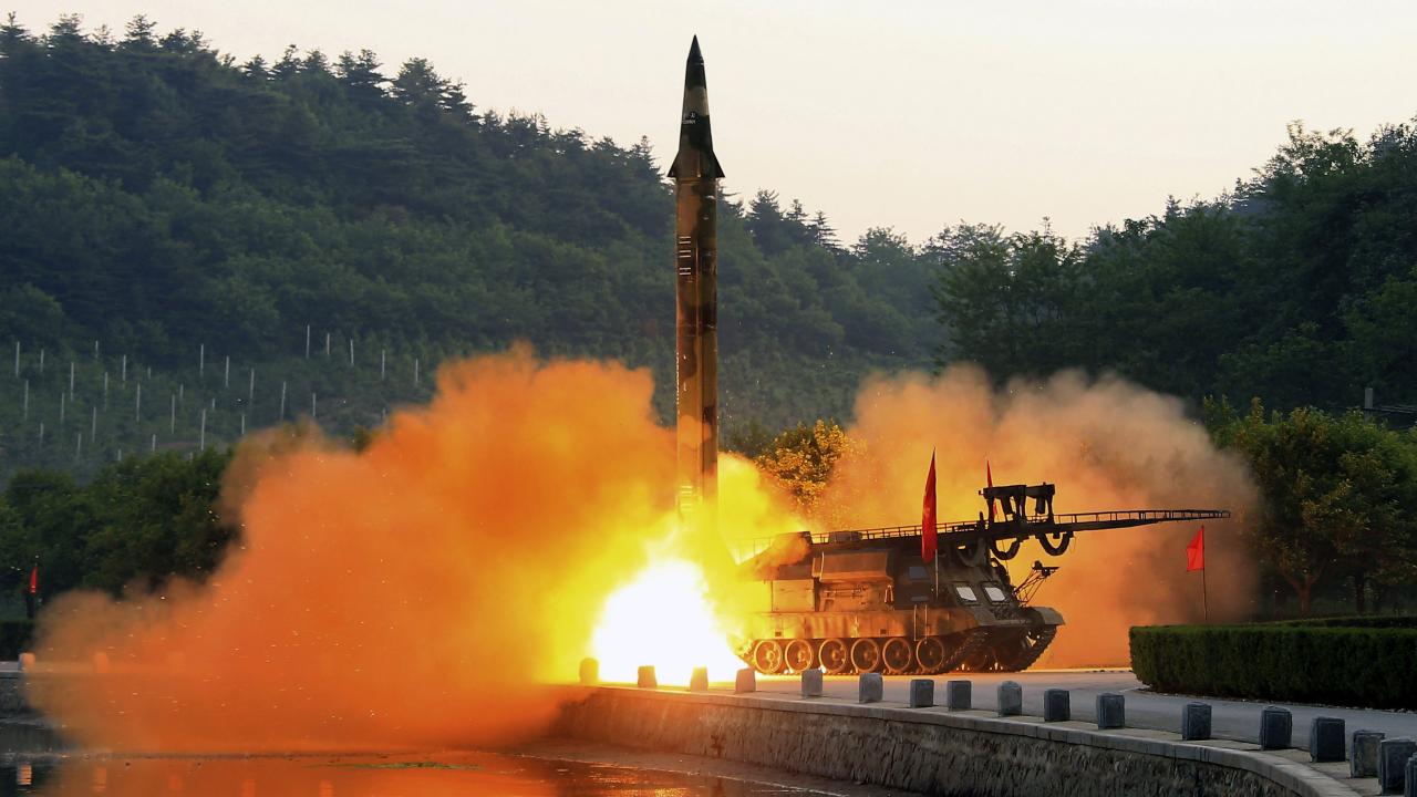 Kuzey Kore  süper büyük savaş başlıklı  seyir füzesi ile uçaksavar füzesini test etti