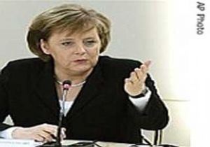 Merkel, Koltuğu İçin Türkiye Karşıtı Söylemi Azalttı