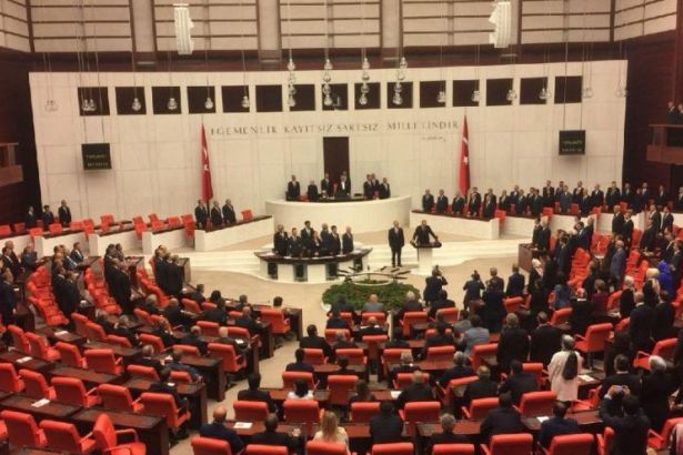 Erdoğan a Meclis te protesto