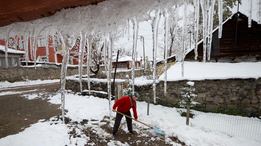 Kars ta soğuk hava hayatı olumsuz etkiledi