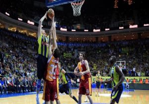 Derbi nefes nefese bitti... Fenerbahçe kıl payı aldı: 74-73