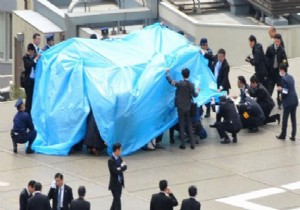 Japonya da Başbakanlık çatısına radyasyon bıraktılar!