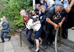 Avustralya Başbakanı na Protesto