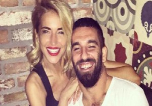 Arda Turan Burcu Esmersoy u sildi!