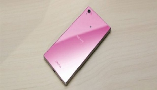 Pembe Xperia Z5 bir ilk olacak!