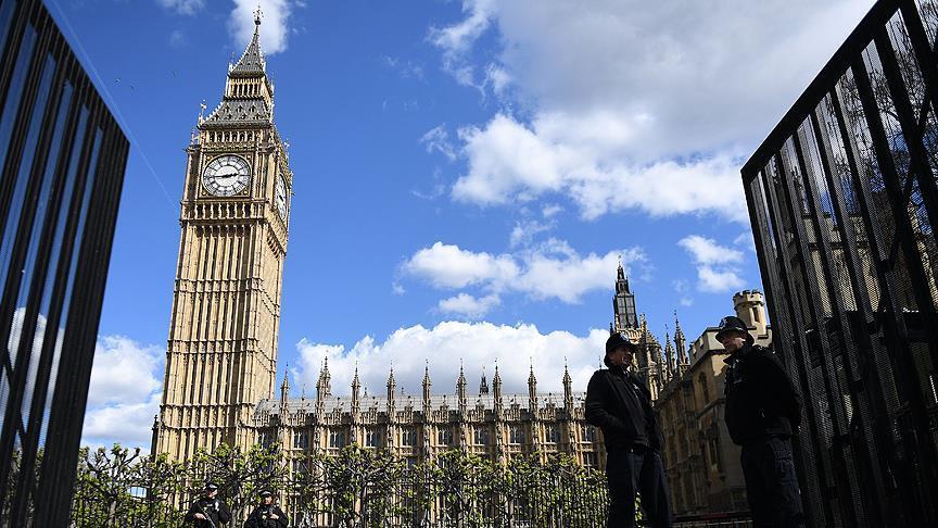 Londra da şüpheli çanta alarmı