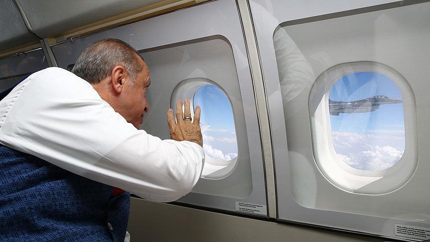 Erdoğan F-16 lar ile selamlaştı