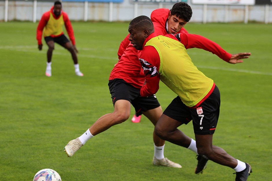 Max Gradel yeni takımına imza attı