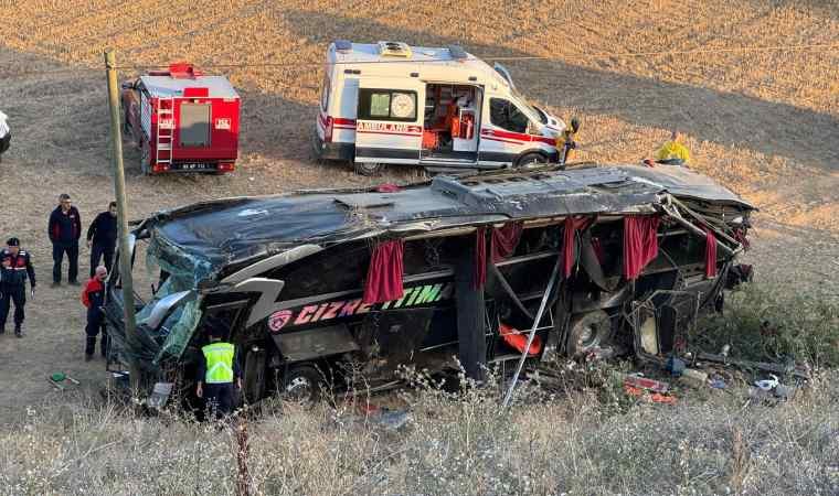 Afyon da yolcu otobüsü devrildi: 21 yaralı