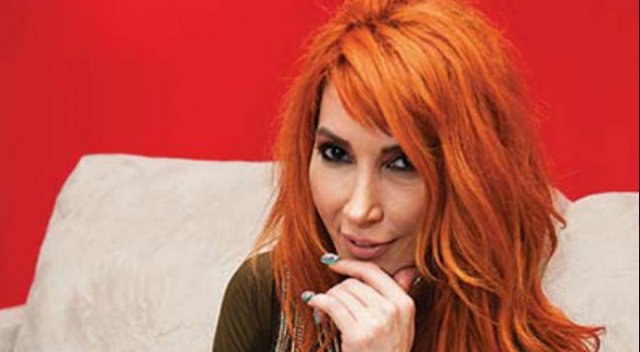 Hande Yener den, Demet Akalın a sert sözler