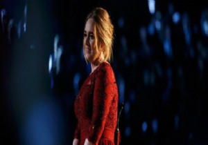 Adele ses sisteminden nasibini aldı!