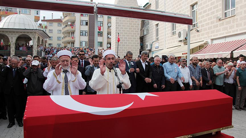 Şehit er son yolculuğuna uğurlandı