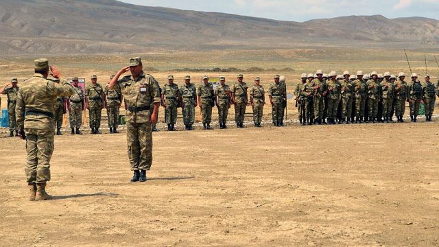 Azerbaycan ordusu savaş tatbikatı yaptı