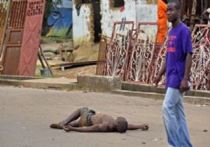 Ebola Virüsünden Ölenlerin Cesedini Sokağa Atmayın!