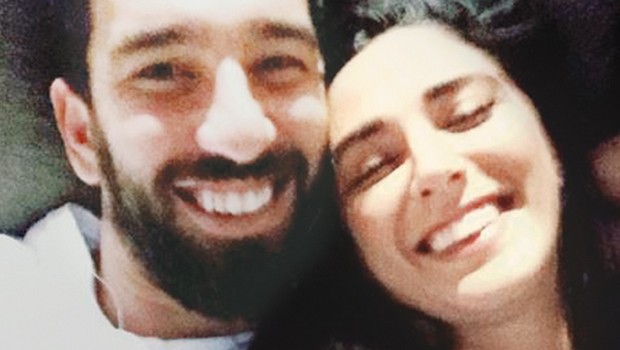 Arda Turan dan selfie li barış mesajı!