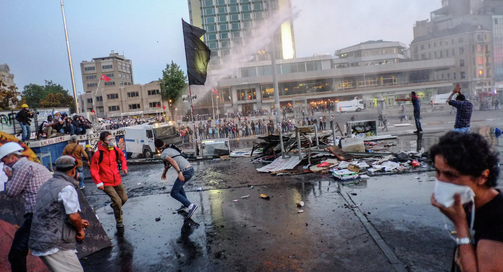 Gezi Parkı eylemlerinin bayrakçısı beraat etti