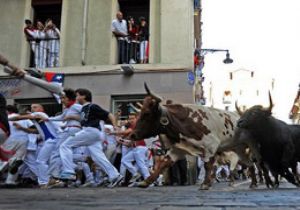 Festivale Kan Bulaştı