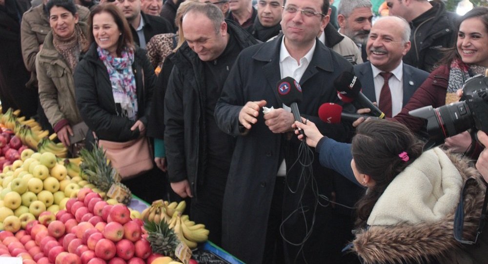 İmamoğlu, Tuzla da semt pazarını gezdi