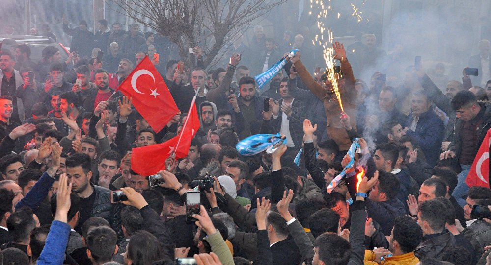 AK Parti Şırnak ta kutlamalara başladı