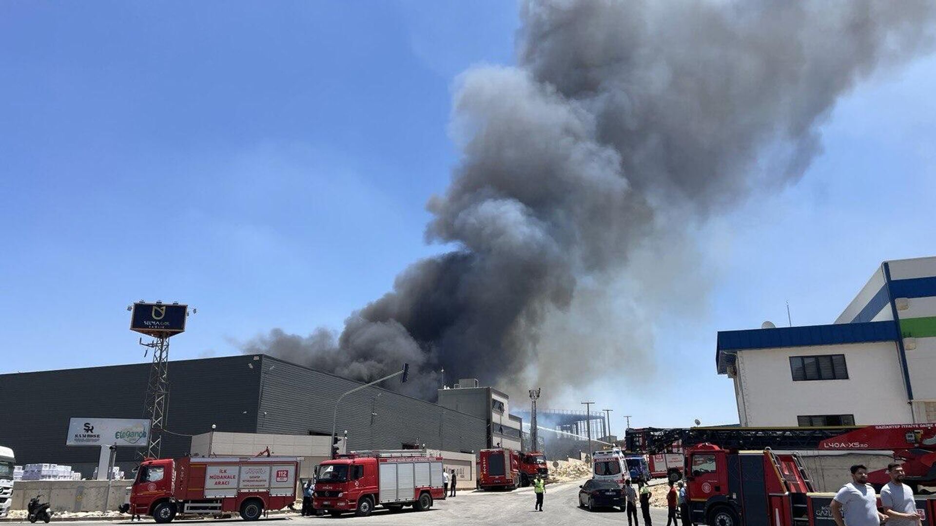 Gaziantep’te fabrika yangını: 10 yaralı