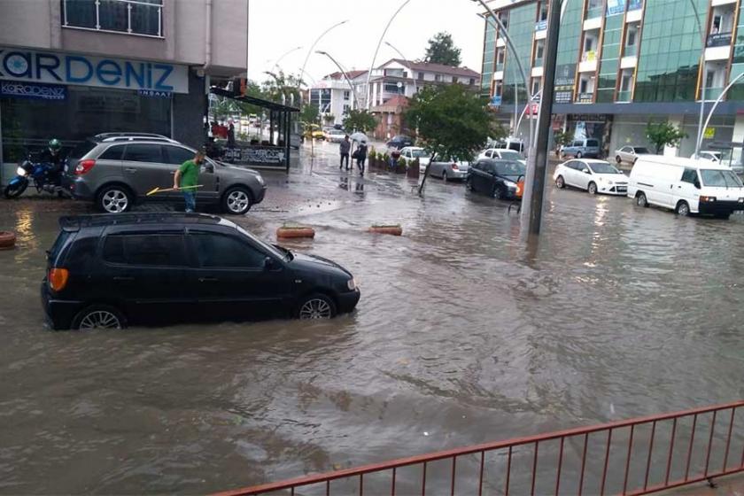 Düzce de sağanak etkili oldu