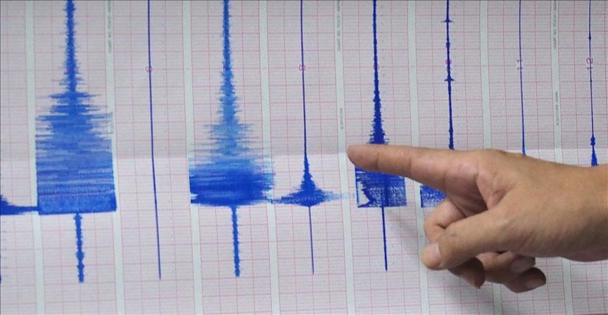 Ege de üst üste 2 deprem