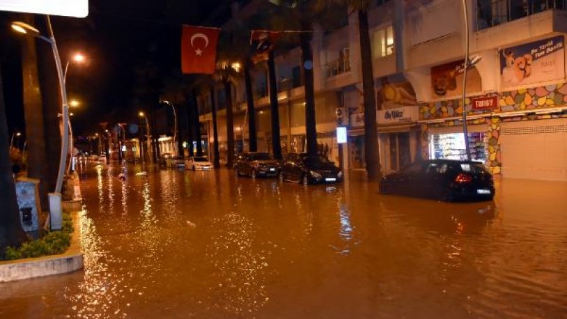 Marmaris i sağanak yağış vurdu!