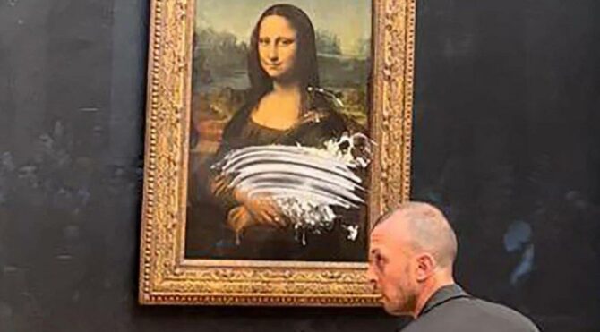 Mona Lisa ya  pastalı  saldırı