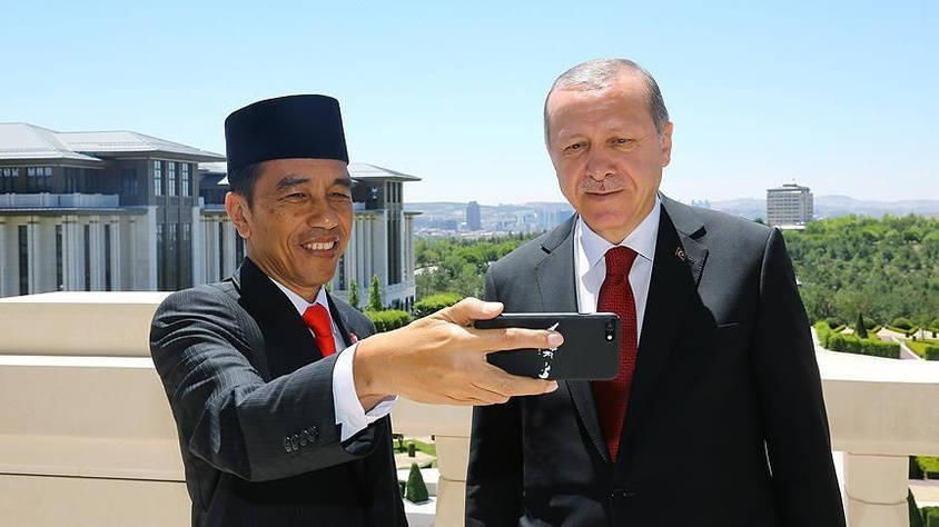 Erdoğan, Widodo ile özçekim yaptı