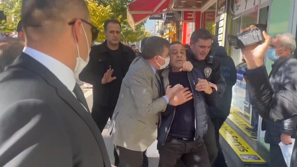 Lütfü Türkkan ın küfür ettiği şehit ağabeyi:  Milliyetçiyim diye geçiniyorlar!