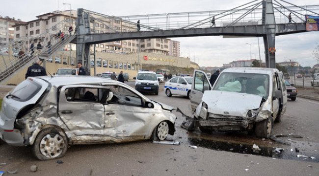 Trafik kazalarında 2713 kişi hayatını kaybetti