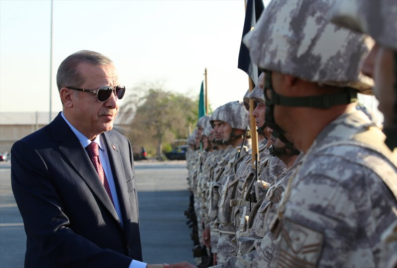 Erdoğan Katar daki Türk üssünde