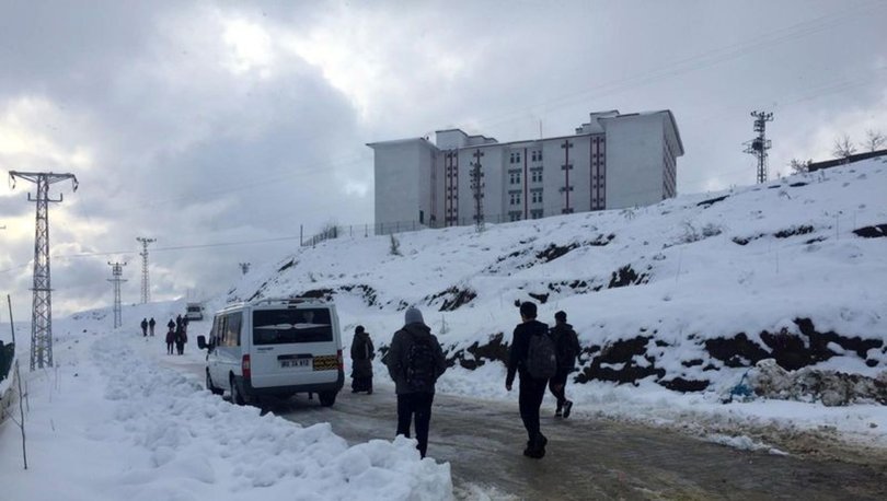 Bir ilçede okullara kar tatili!