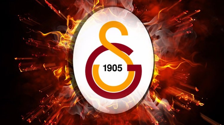 Galatasaray ın efsane oyuncusundan flaş karar