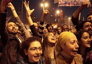 Mısır Basını: Halk Mübarek ve Sistemi Devirdi