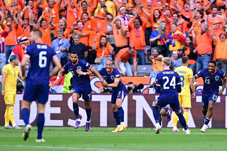 Hollanda çok rahat çeyrek finale çıktı