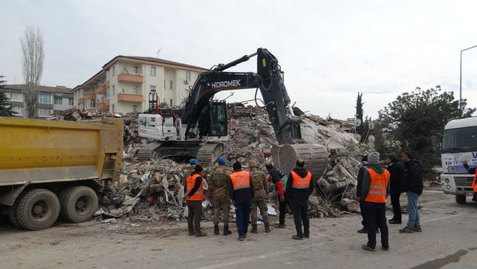 19 kişinin öldüğü siteyle ilgili 3 gözaltı