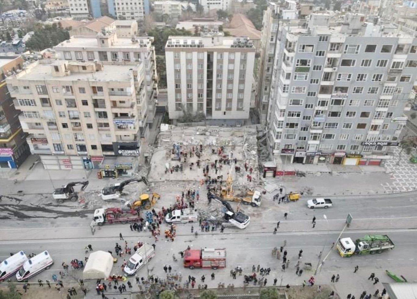 Şanlıurfa da çöken binada arama-kurtarma tamamlandı