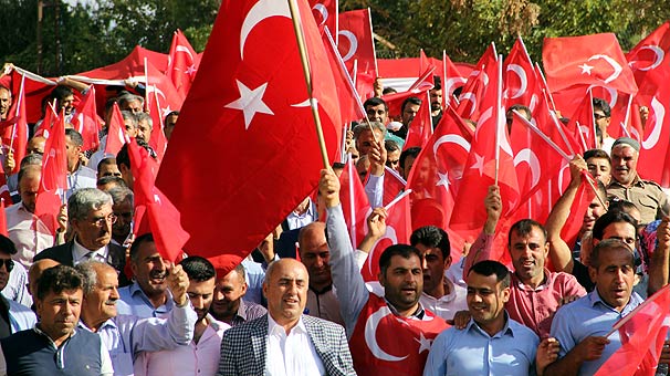 Diyarbakır da PKK ya tepki yürüyüşü