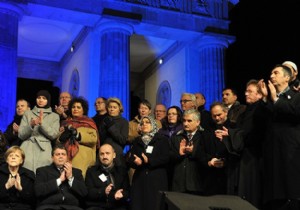 Almanya daki Müslümanlar  Paris  saldırılarını kınadı!